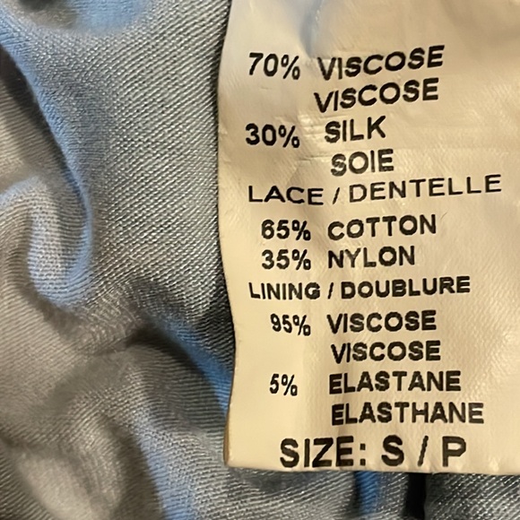 Delicate lined over the head blouse with lace sleeves and bubble hem. - Picture 10 of 11